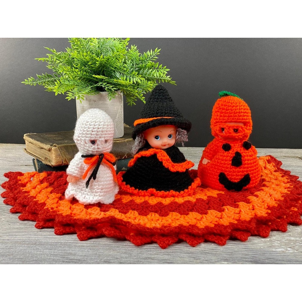 Halloween Crochet Dolls Witch Ghost Pumpkin Doilies Set FCM 1993 Vintage